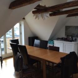 Tisch in Wohnung